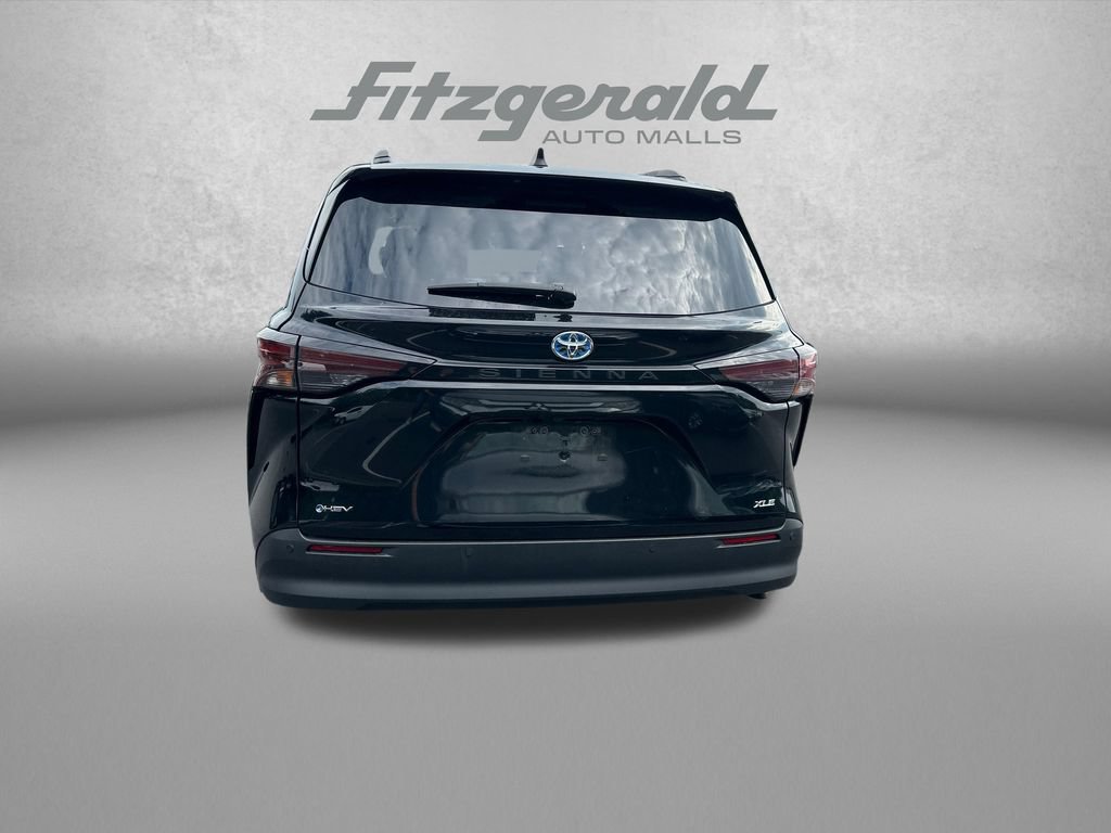 Used 2025 Toyota Sienna XLE FWD image 7