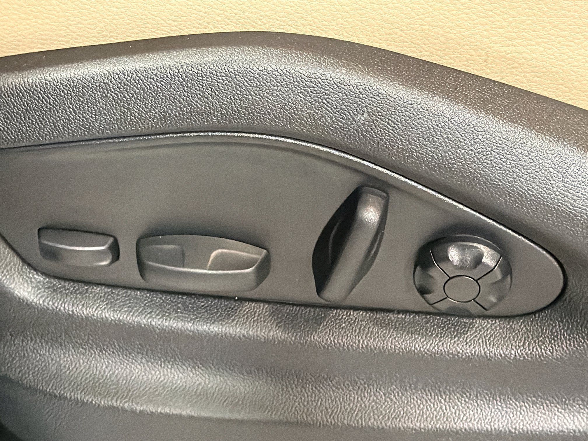Certified 2026 Porsche Cayenne AWD/4WD image 24