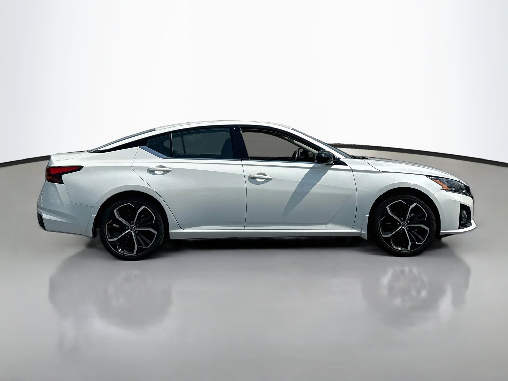 Certified 2024 Nissan Altima 2.5 SR w/ SR Premium Package FWD image 8