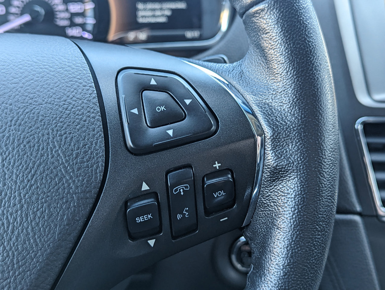 Used 2019 Lincoln MKT AWD image 17