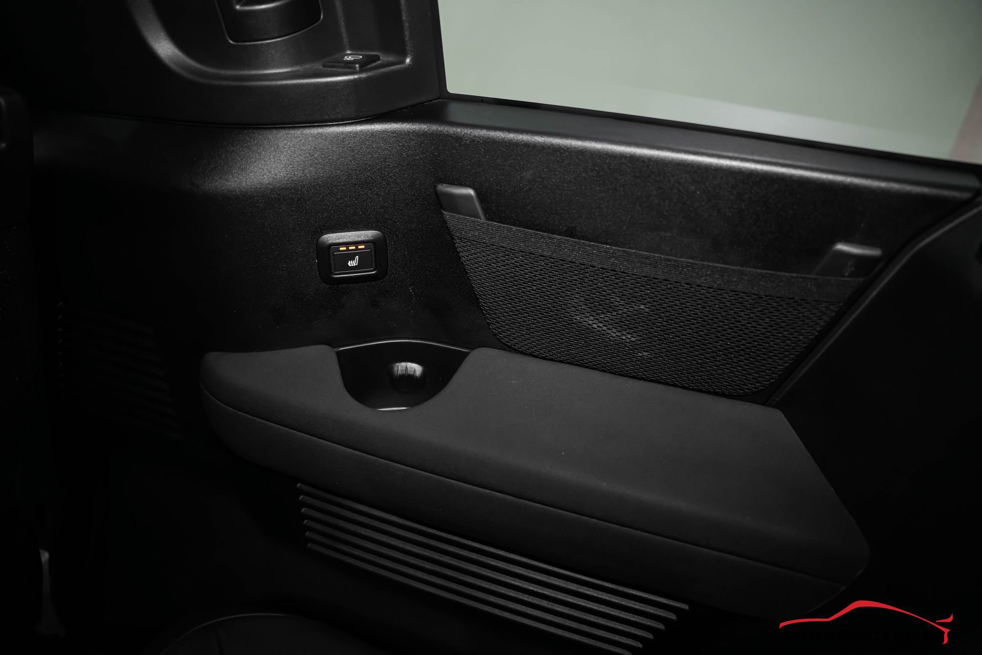 Used 2023 Land Rover Defender 130 X-Dynamic SE image 61