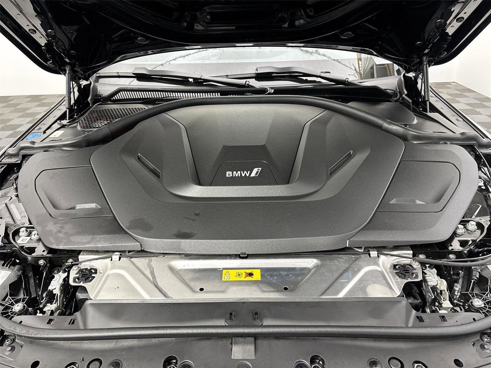 Used 2025 BMW i4 xDrive40i w/ Parking Assistance Package image 20