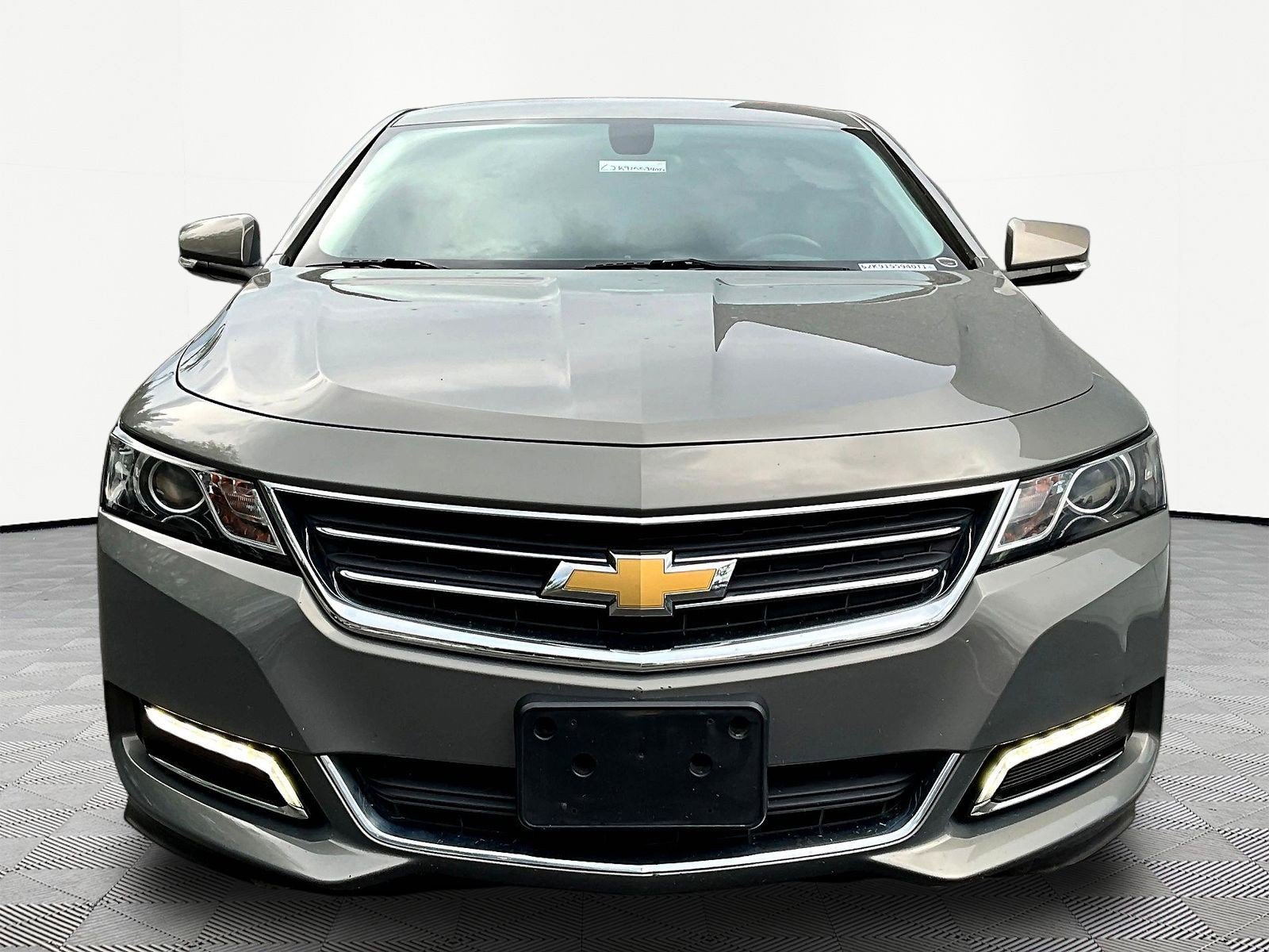 Used 2019 Chevrolet Impala LT FWD image 2