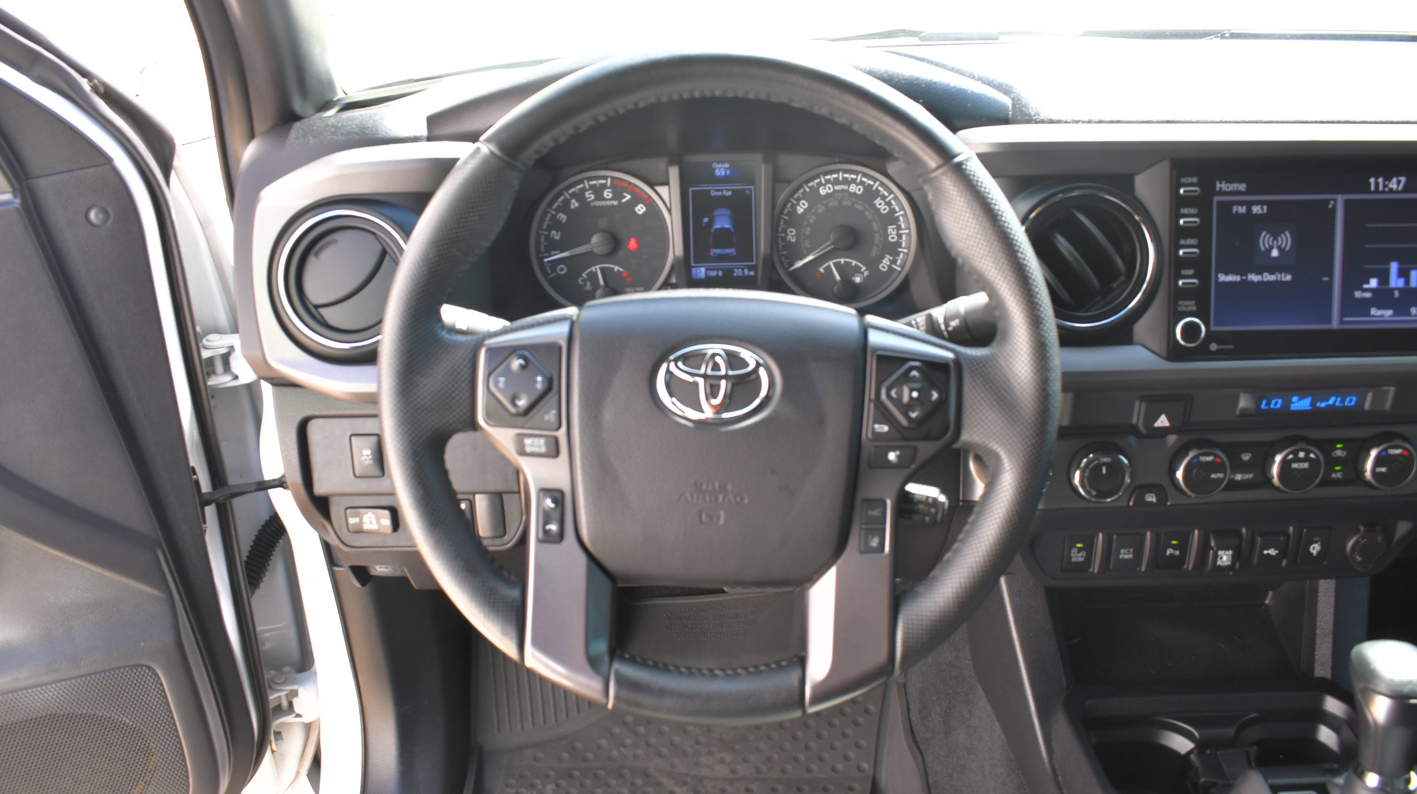 Used 2022 Toyota Tacoma TRD Off-Road w/ Technology Package image 19