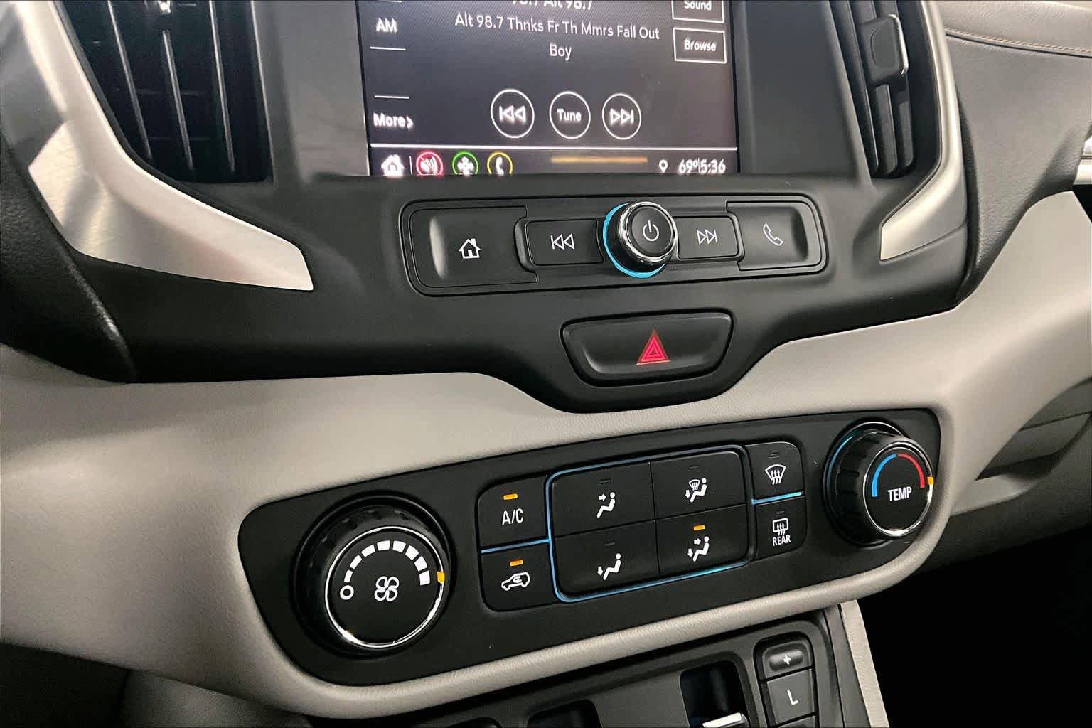 Used 2020 GMC Terrain SLE FWD image 34