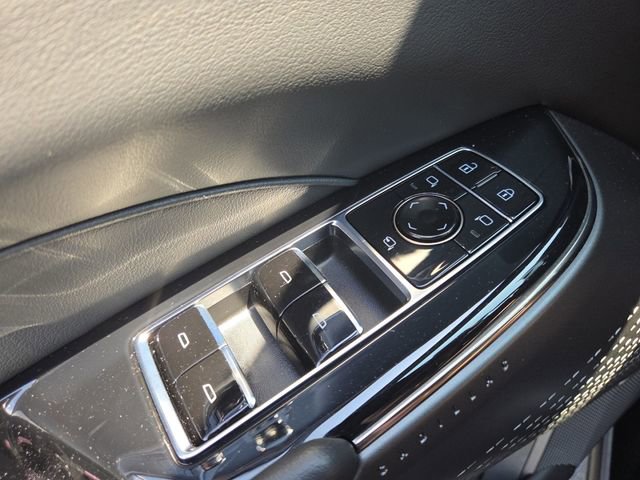 Used 2024 Cadillac Lyriq Luxury AWD/4WD image 10