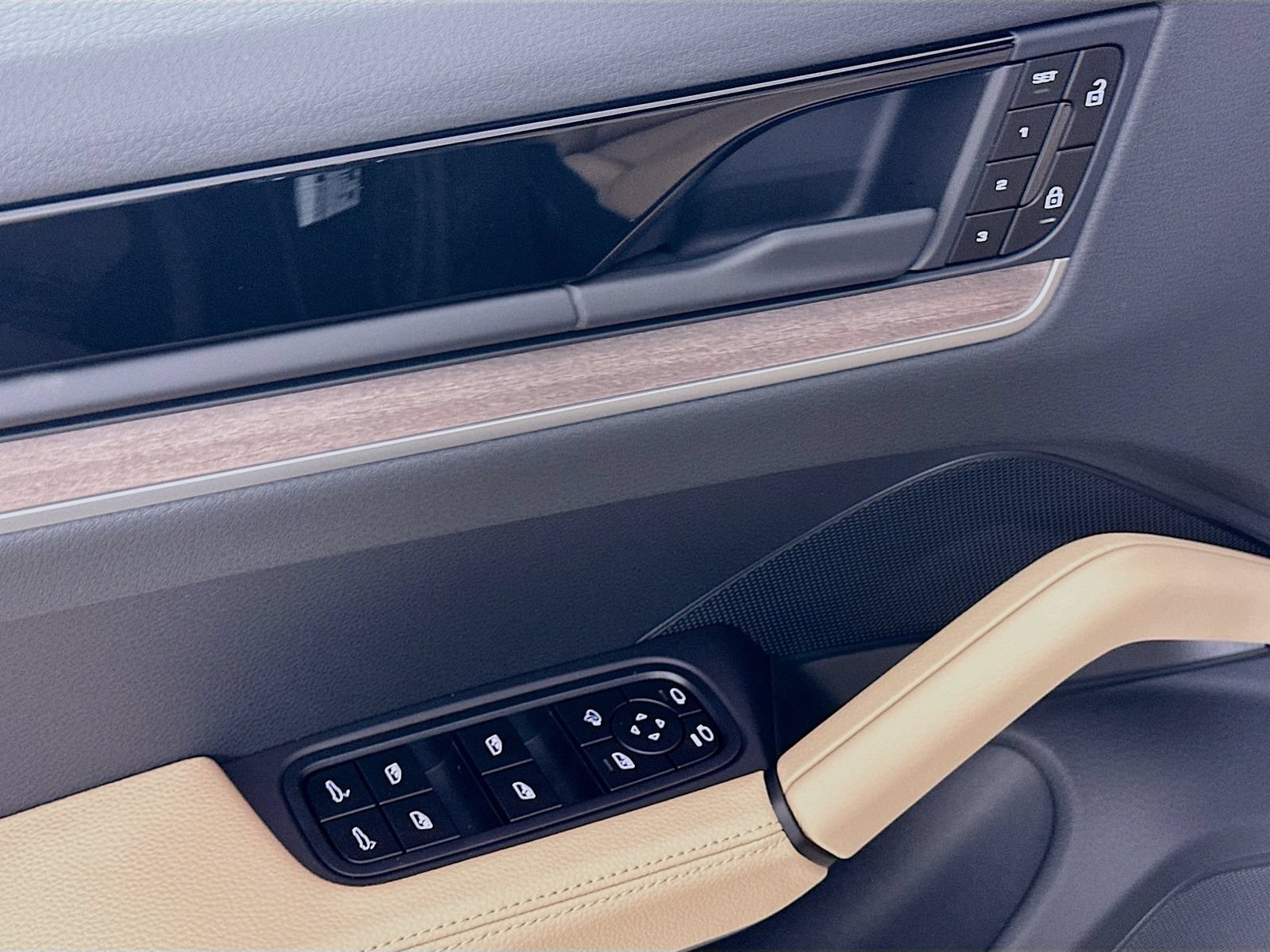 New 2026 Porsche Cayenne S AWD/4WD image 17