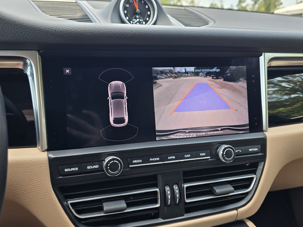 Certified 2021 Porsche Macan AWD/4WD image 18