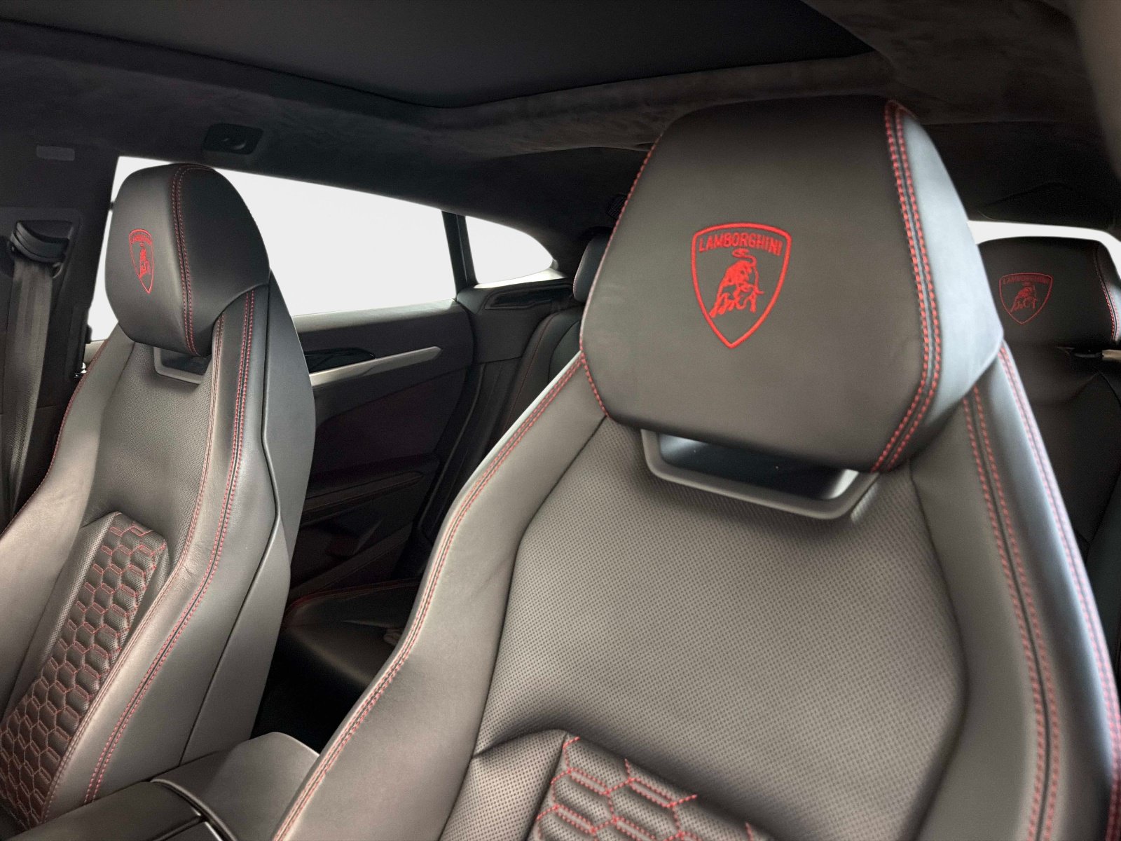 Used 2019 Lamborghini Urus AWD/4WD image 39