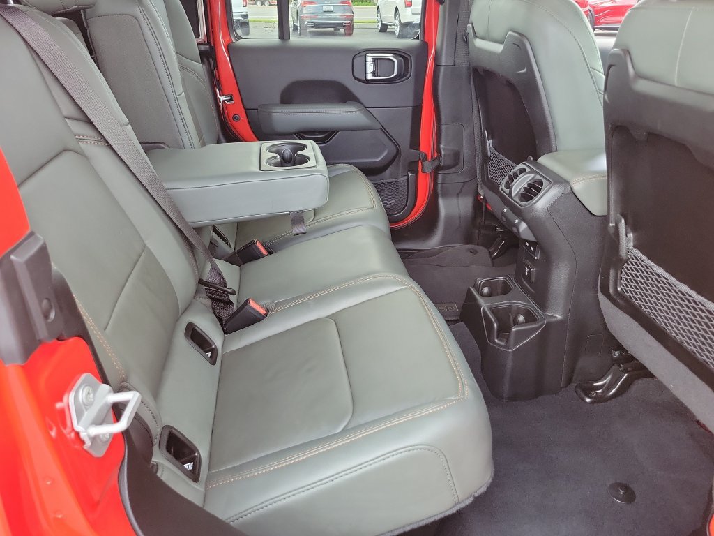 Used 2025 Jeep Gladiator Mojave AWD/4WD image 21