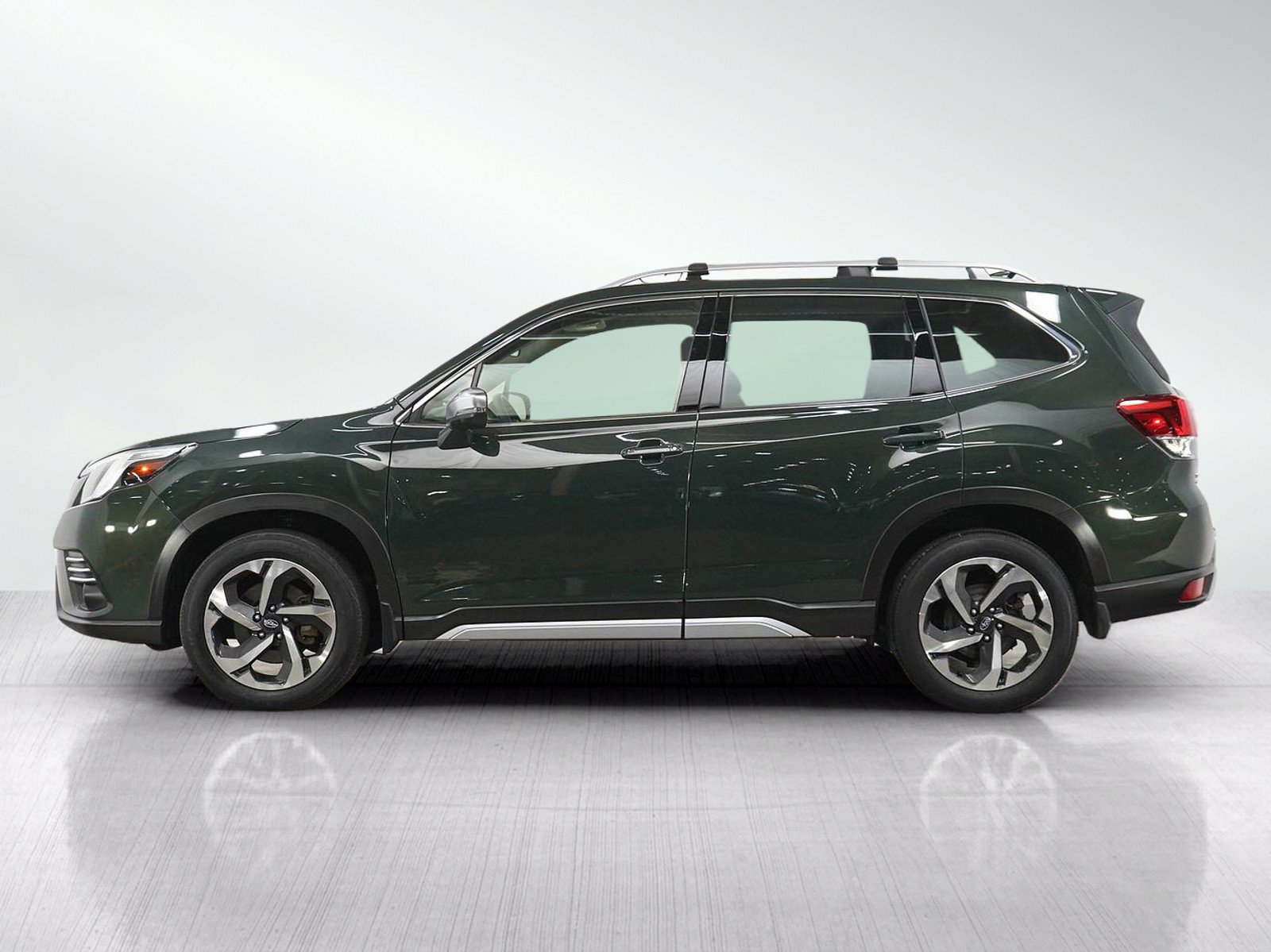 Used 2023 Subaru Forester Touring AWD/4WD image 2