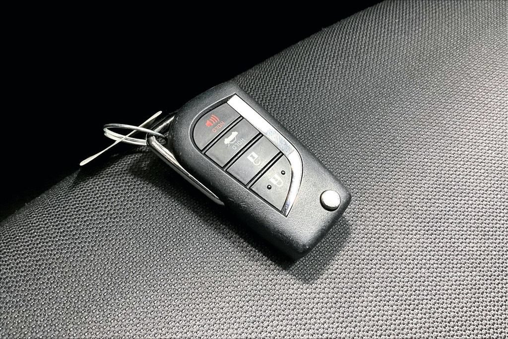 Used 2022 Toyota Corolla LE FWD image 12