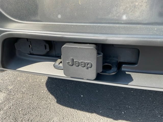 Used 2016 Jeep Cherokee Limited AWD/4WD image 5