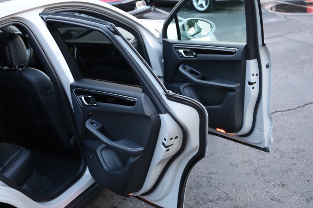 Used 2023 Porsche Macan S image 46