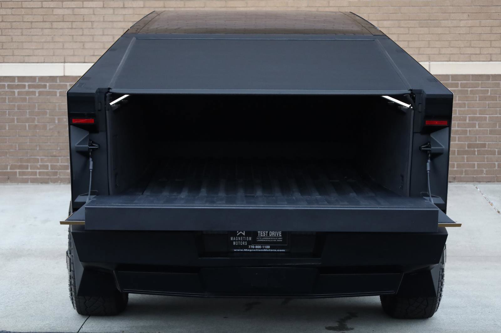 Used 2024 Tesla Cybertruck AWD Crew Cab image 10