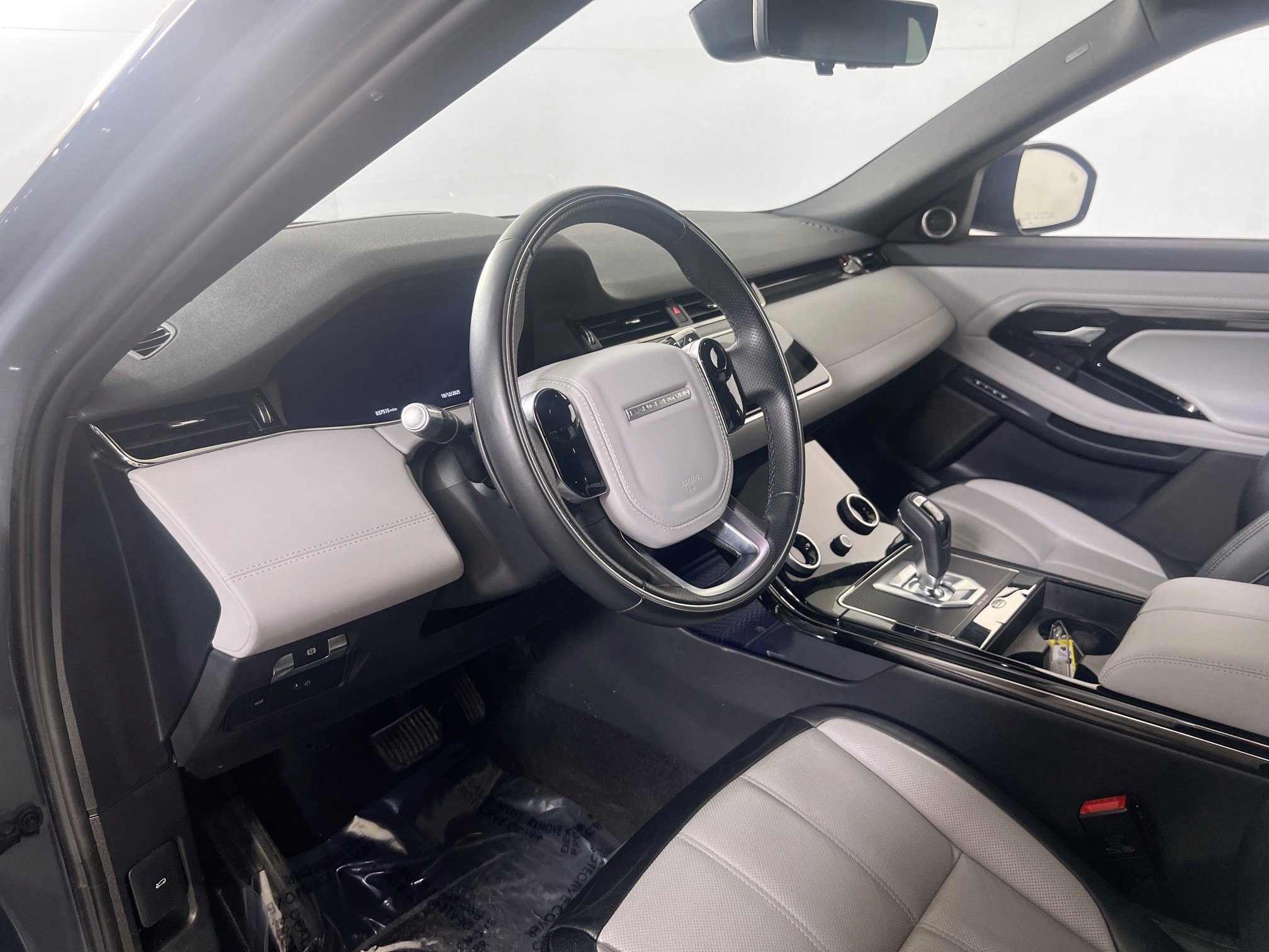 Used 2020 Land Rover Range Rover Evoque First Edition image 9