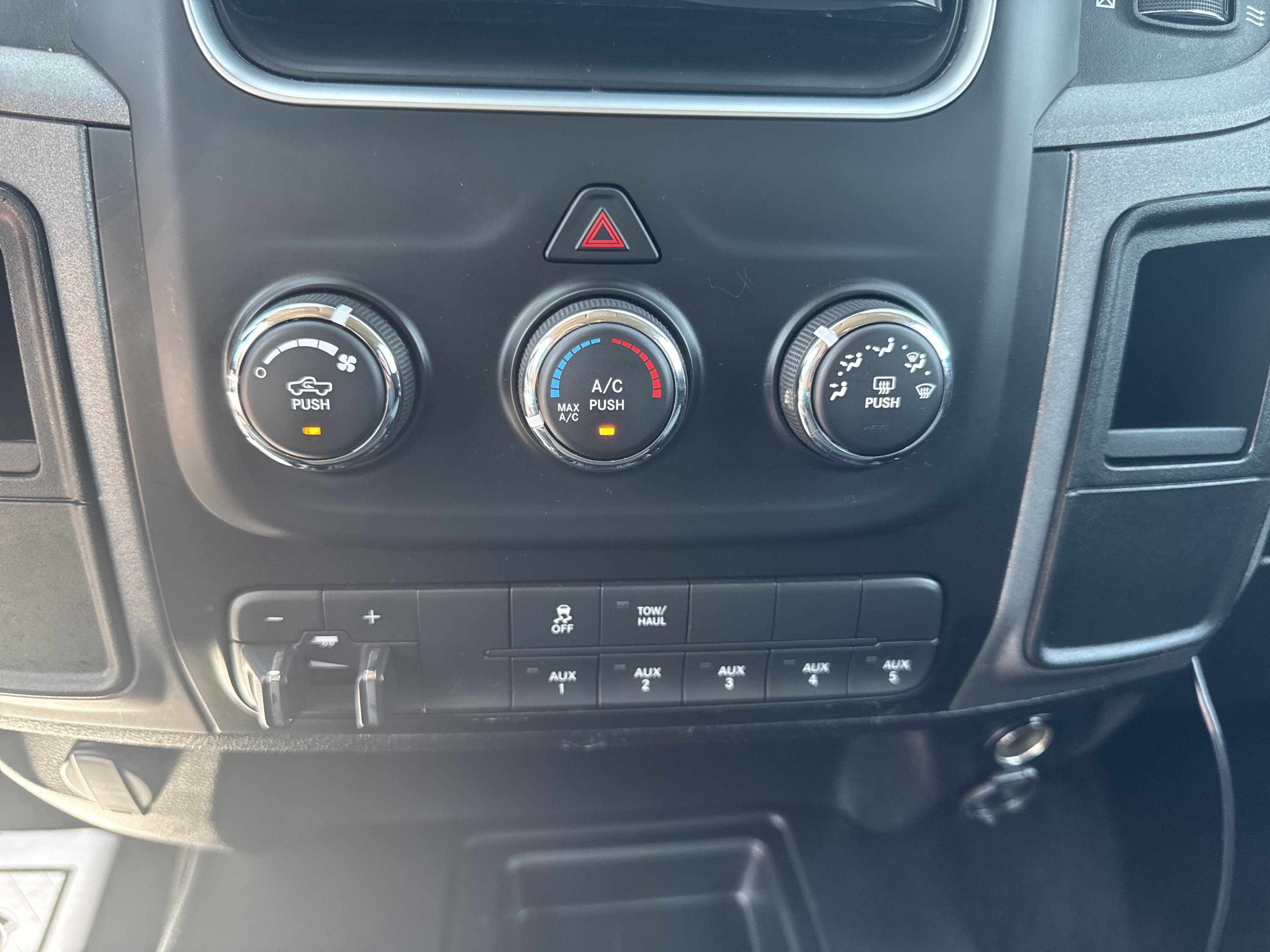 Used 2017 RAM 3500 Tradesman w/ Chrome Appearance Group AWD/4WD image 17