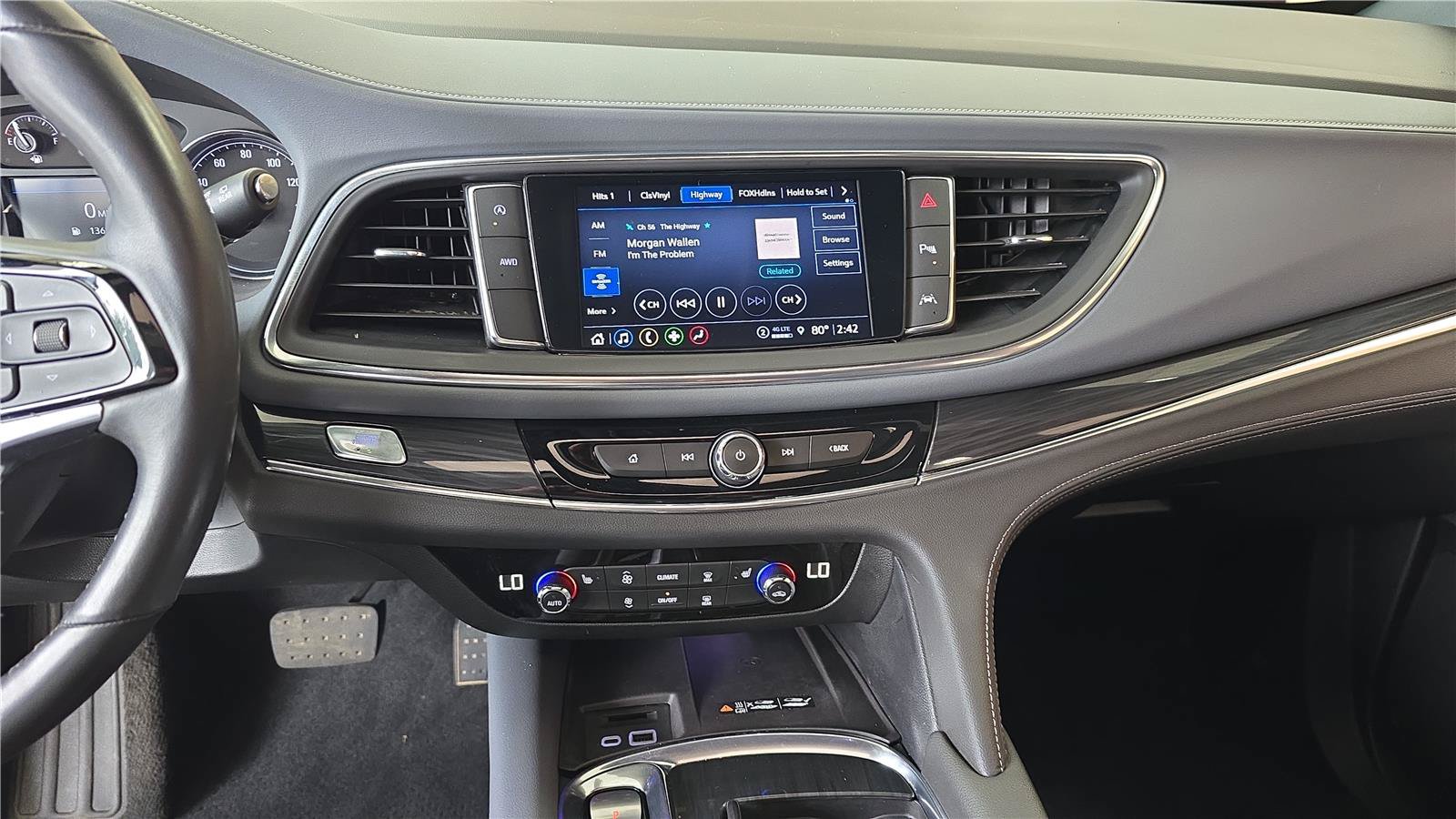 Used 2024 Buick Enclave Essence w/ Experience Buick Package AWD/4WD image 21