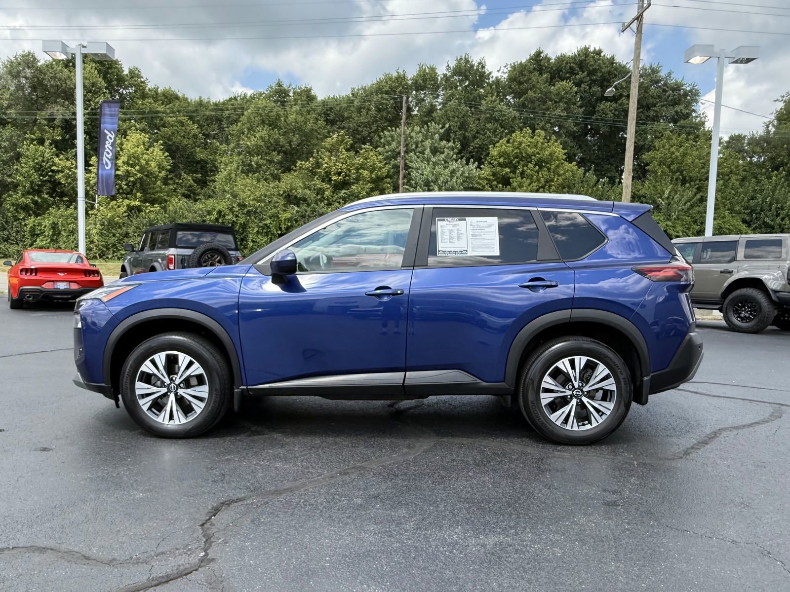 Used 2023 Nissan Rogue SV w/ SV Premium B Package image 10