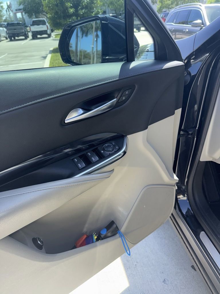 Used 2023 Cadillac XT4 Luxury image 2