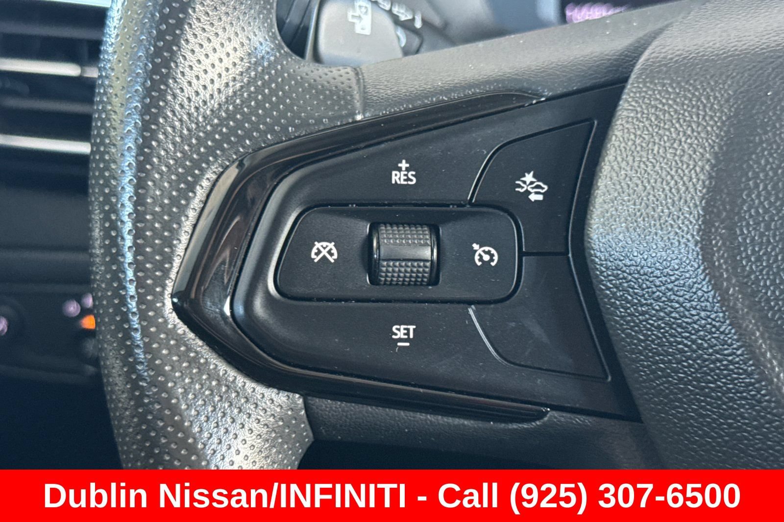 Used 2023 Chevrolet Bolt EUV LT FWD image 35