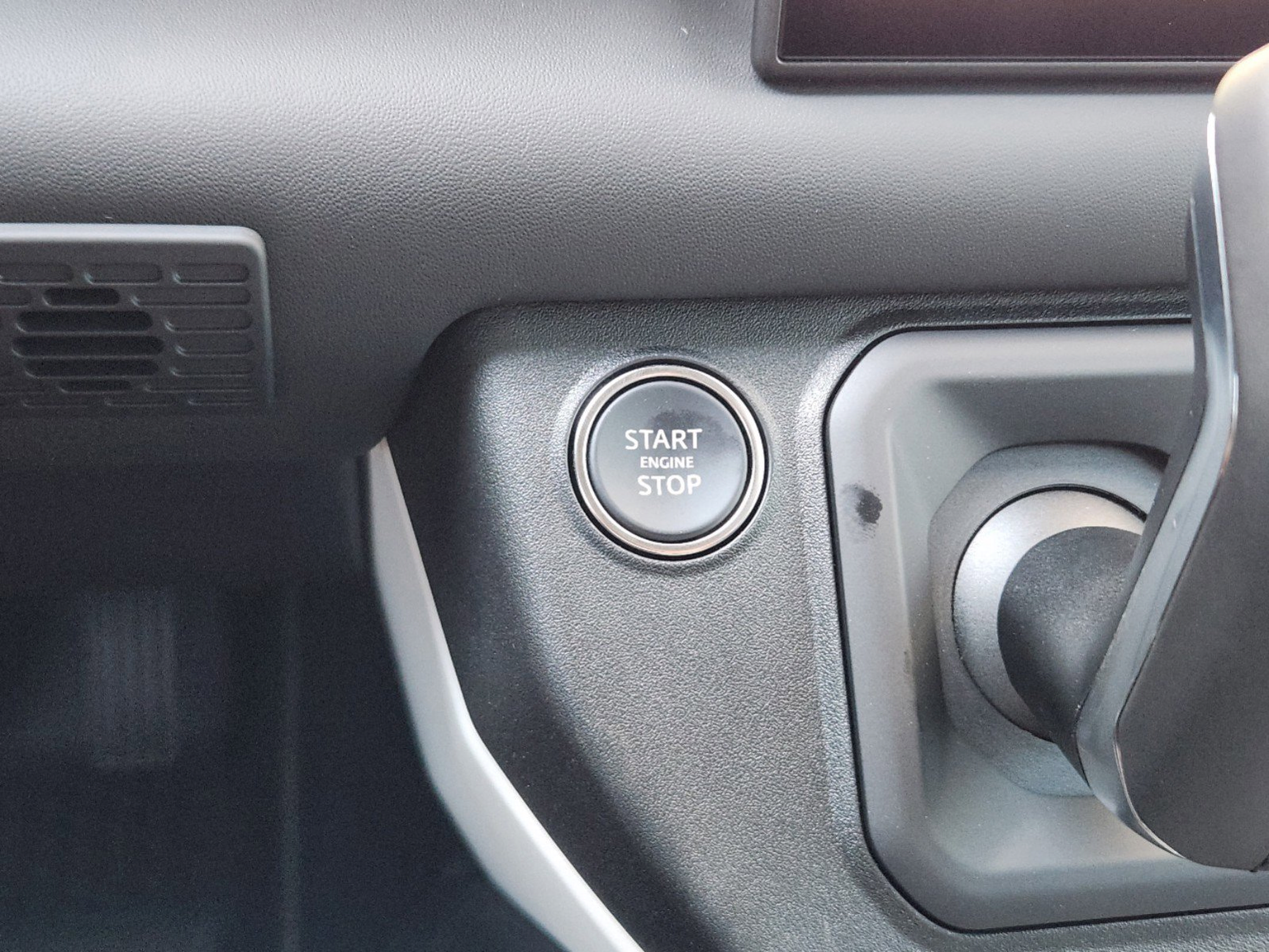 New 2025 Land Rover Defender 110 X-Dynamic SE AWD/4WD image 15