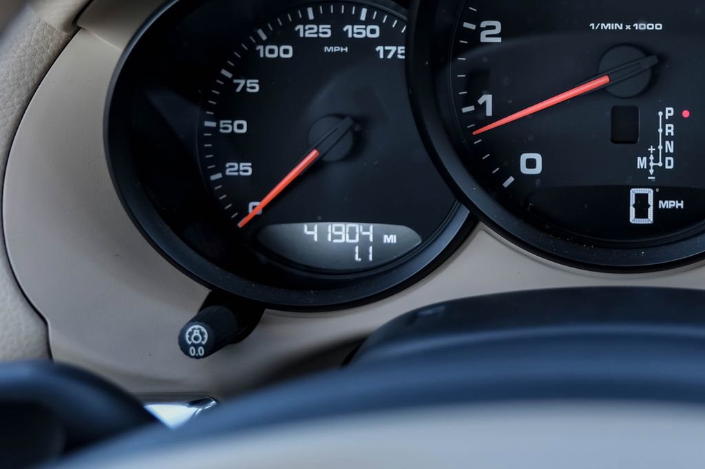 Used 2015 Porsche Cayman image 14