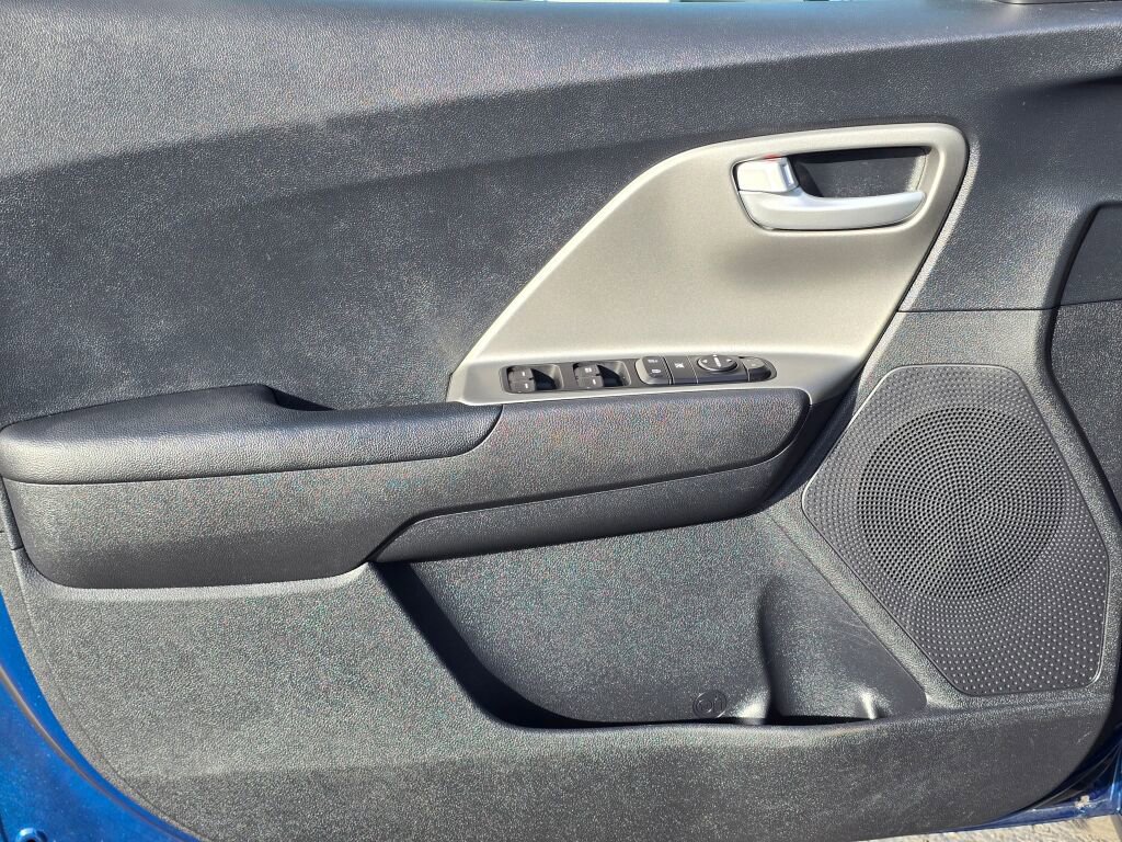 Used 2019 Kia Niro LX image 22