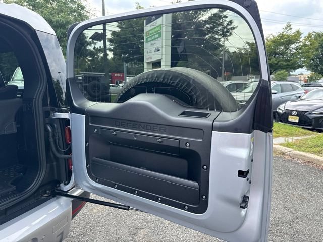 Used 2023 Land Rover Defender 130 SE AWD/4WD image 39