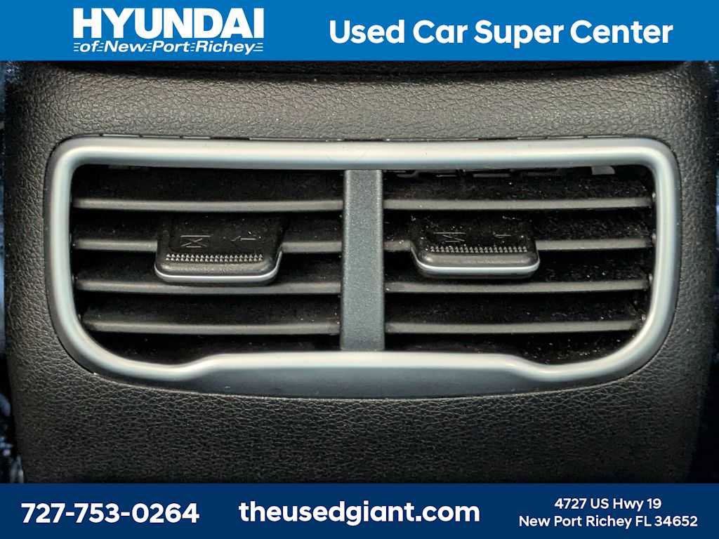 Used 2022 Hyundai Santa Fe Limited AWD/4WD image 18