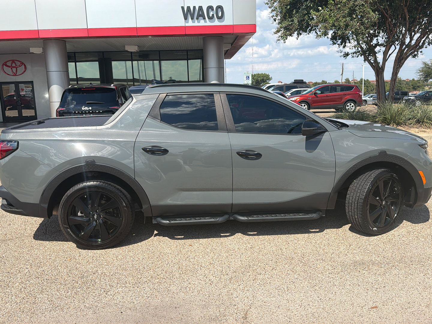 Used 2024 Hyundai Santa Cruz Night AWD/4WD image 2