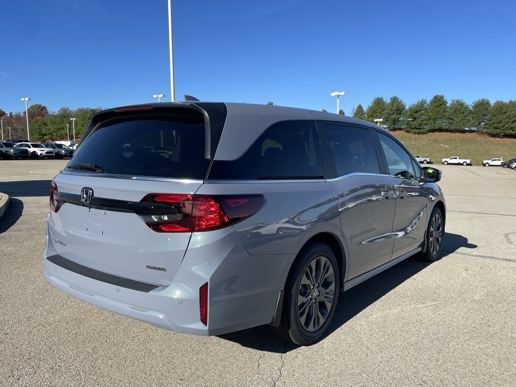New 2026 Honda Odyssey Touring image 3