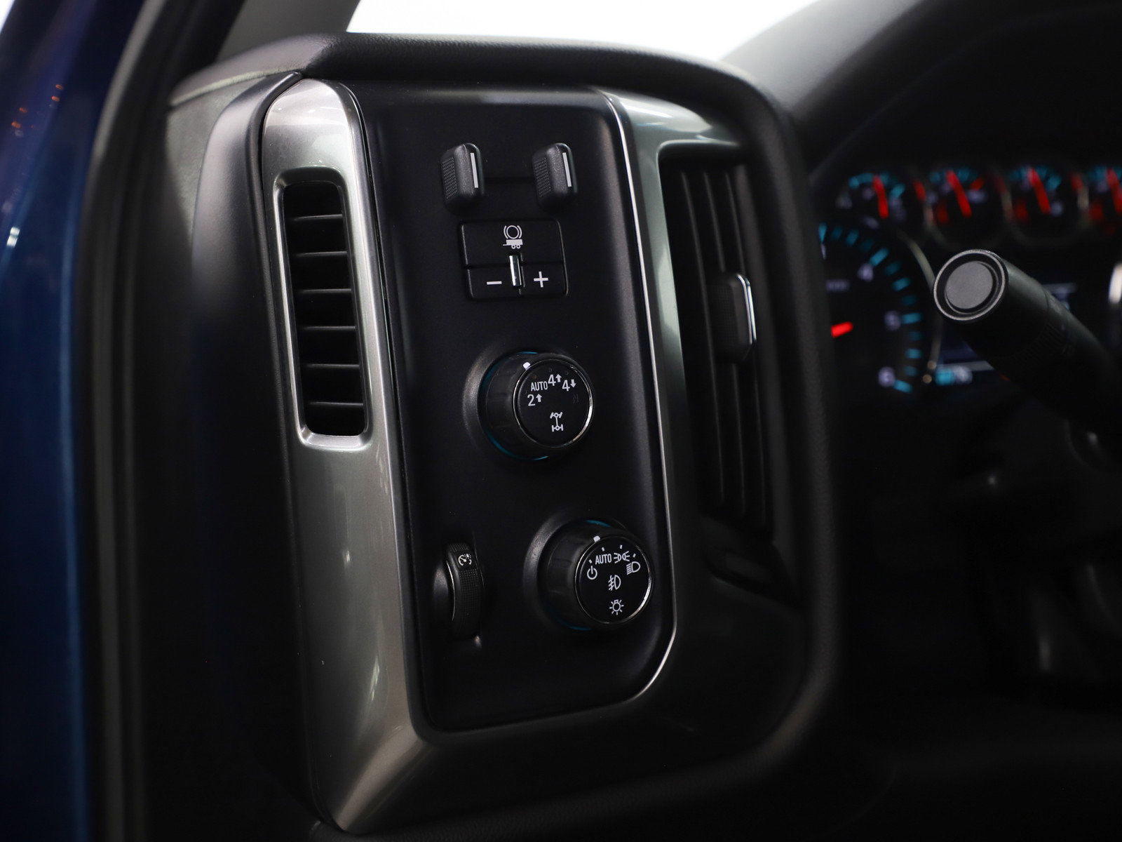 Used 2018 Chevrolet Silverado 1500 LT w/ All Star Edition image 23