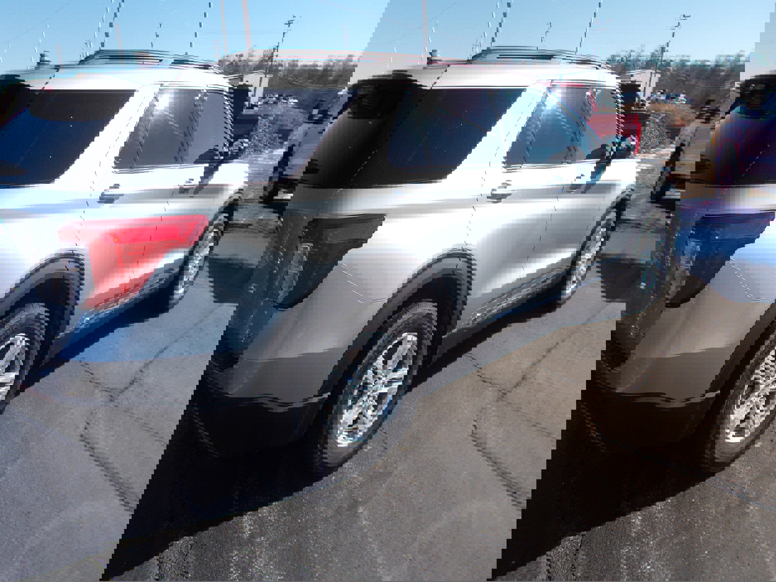 Used 2023 Ford Explorer XLT w/ Equipment Group 202A image 2