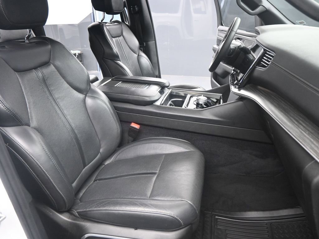 Used 2024 Jeep Wagoneer L Series II w/ Flexible Seating Group image 22