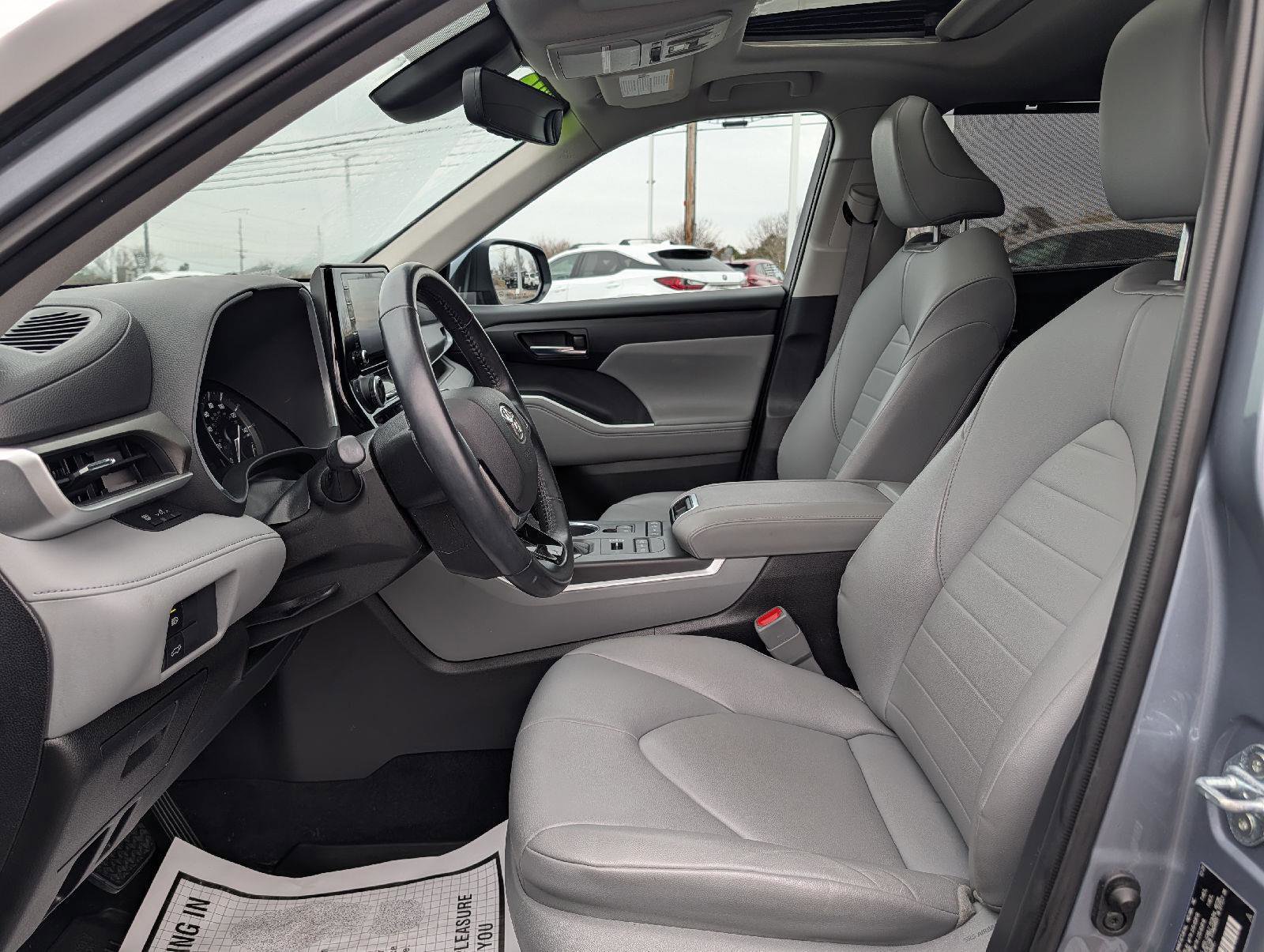 Used 2021 Toyota Highlander XLE image 10