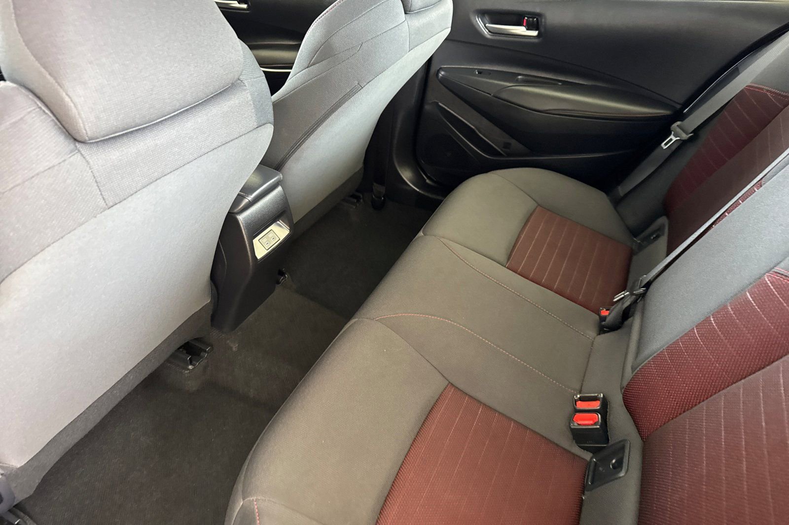 Used 2025 Toyota Corolla SE w/ Convenience Package image 13