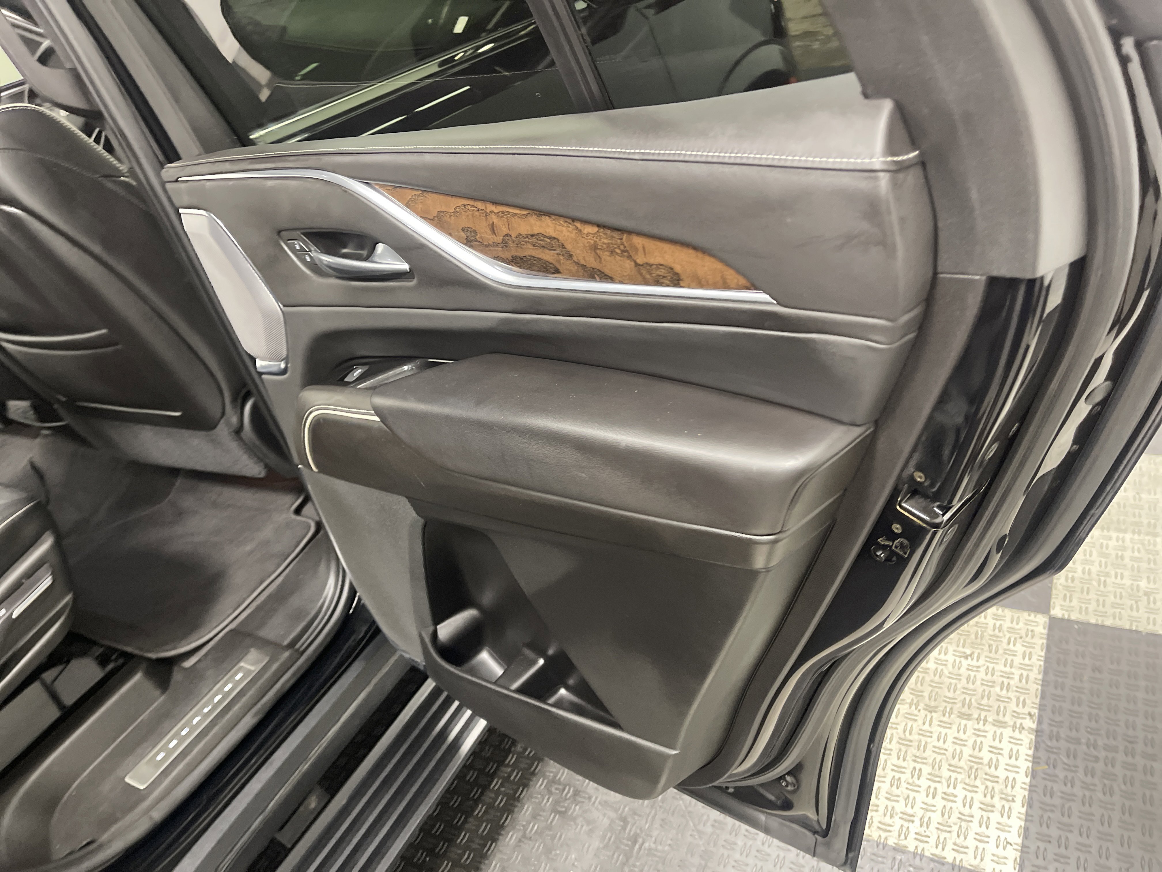 Used 2021 Cadillac Escalade Premium Luxury Platinum image 23