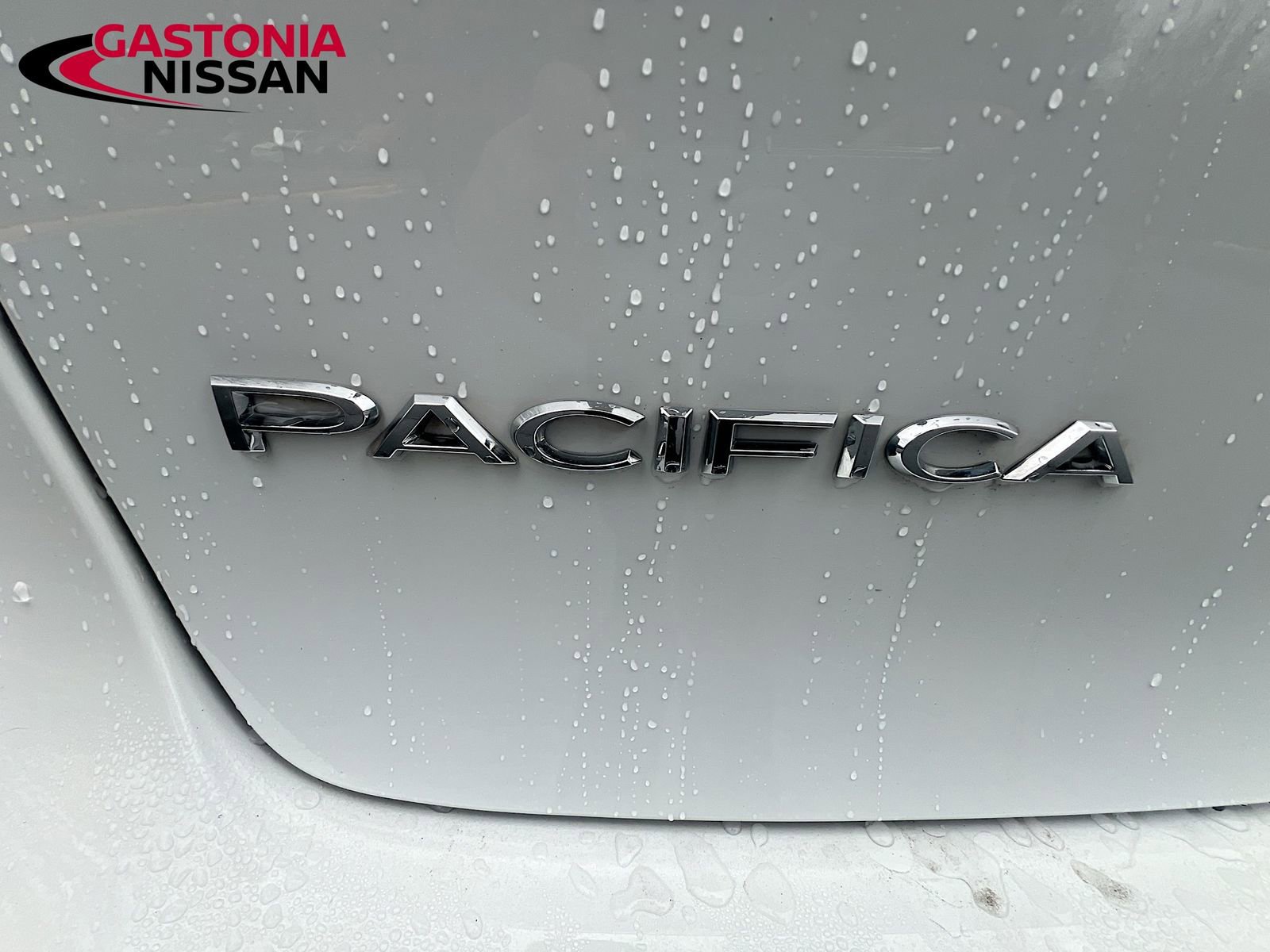 Used 2024 Chrysler Pacifica Touring image 42