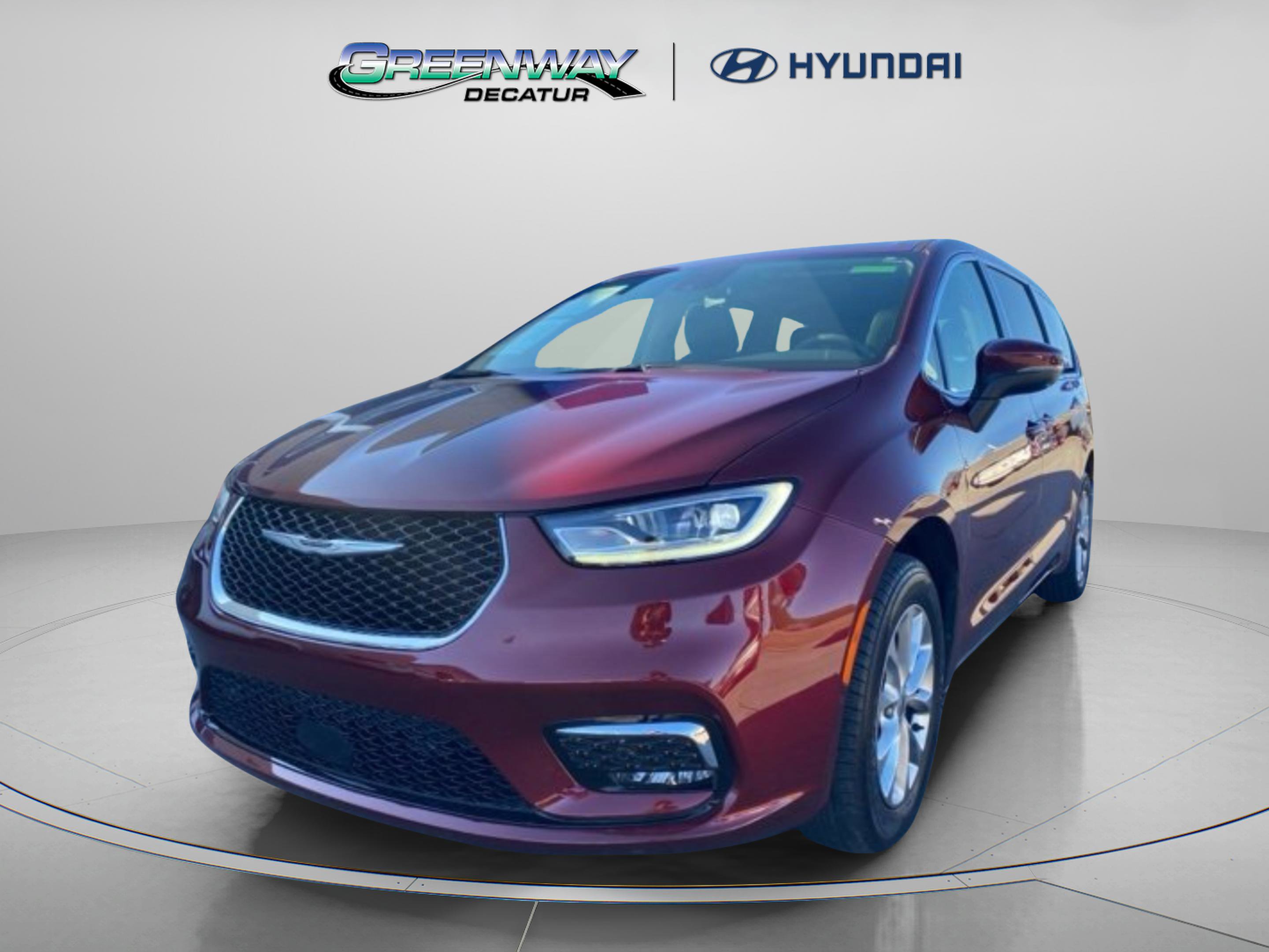 Used 2023 Chrysler Pacifica Touring-L image 4