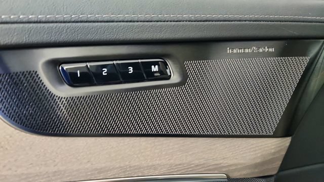 New 2026 Volvo XC90 T8 Plus w/ Protection Package Premier AWD/4WD image 11