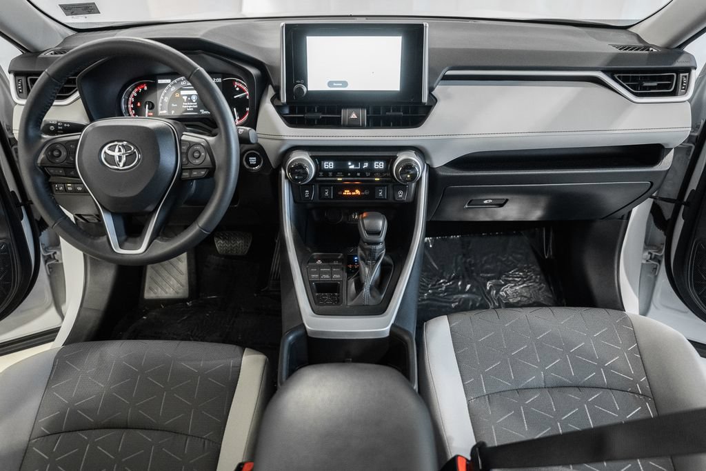 Used 2025 Toyota RAV4 XLE w/ Convenience Package AWD/4WD image 18