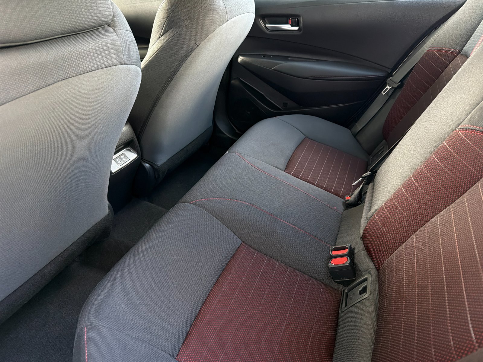 Used 2025 Toyota Corolla SE FWD image 11