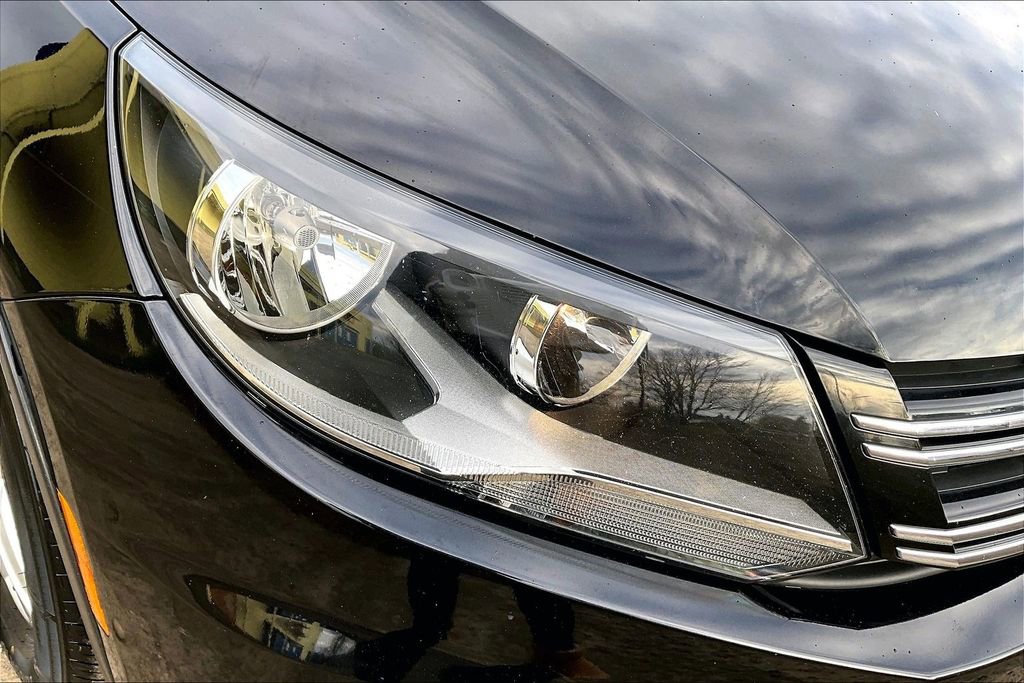 Used 2017 Volkswagen Tiguan S image 28