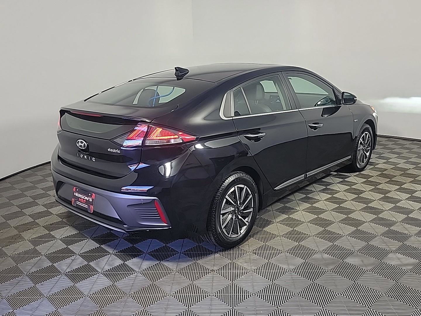 Used 2020 Hyundai Ioniq Limited image 4