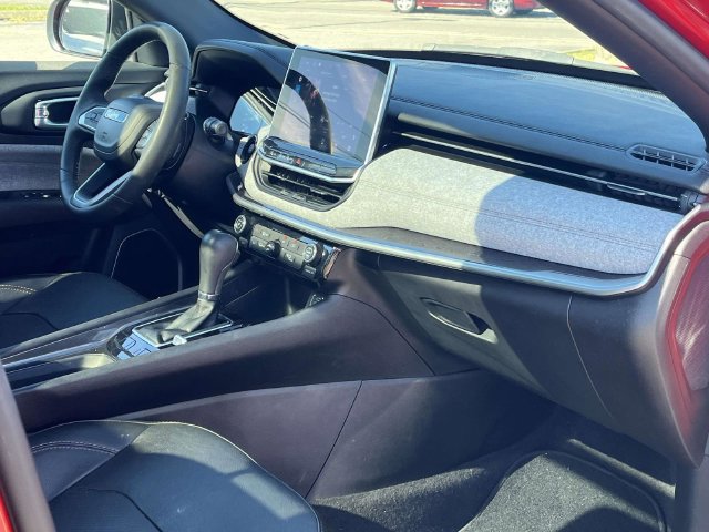 Used 2023 Jeep Compass Latitude w/ Sun and Sound Group AWD/4WD image 25
