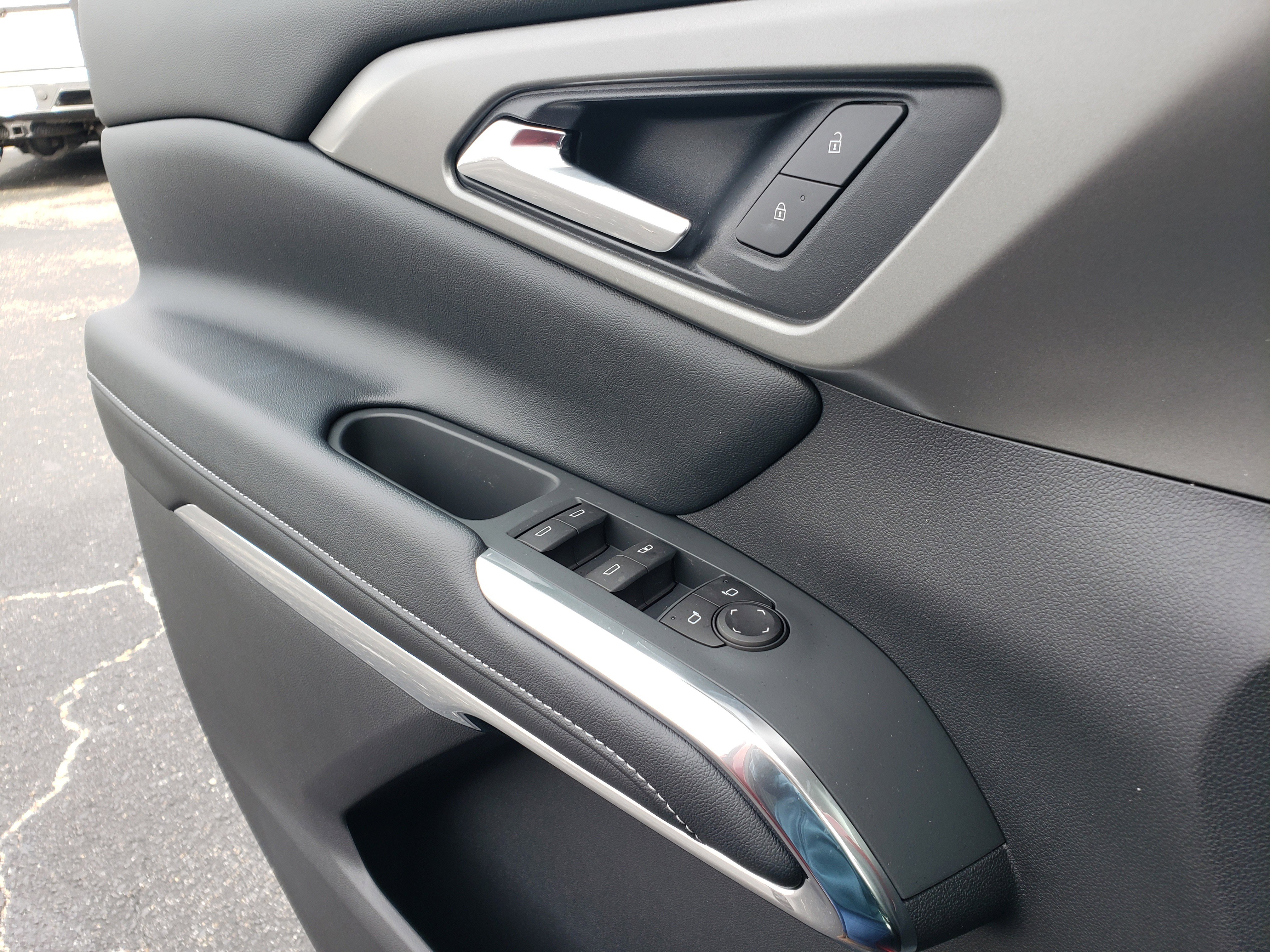 New 2026 Chevrolet Traverse LT w/ Midnight/Sport Edition image 14