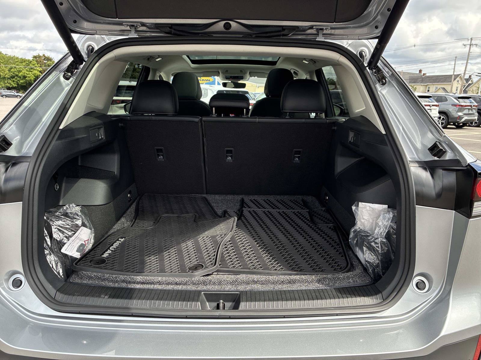 Certified 2026 Volkswagen Tiguan SE w/ Panoramic Sunroof Package AWD/4WD image 18