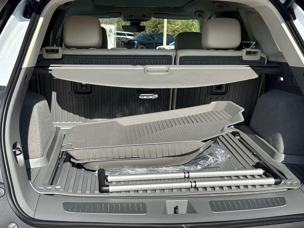 New 2026 Cadillac XT5 Premium Luxury w/ Driver Assist Package image 11