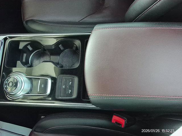 Used 2020 Ford Edge Titanium w/ Equipment Group 301A image 14